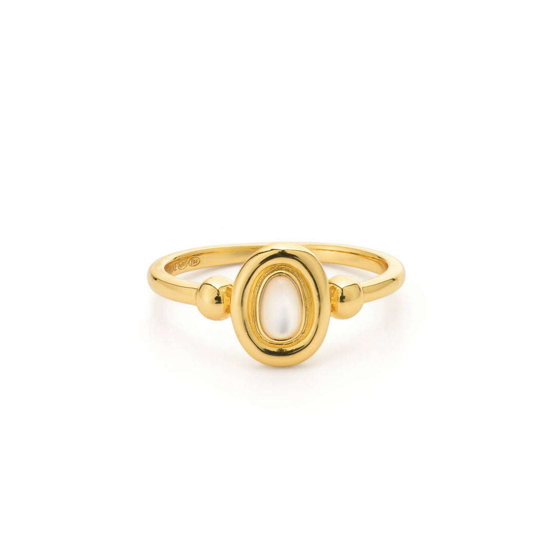 Classic ring with oval shaped pearl