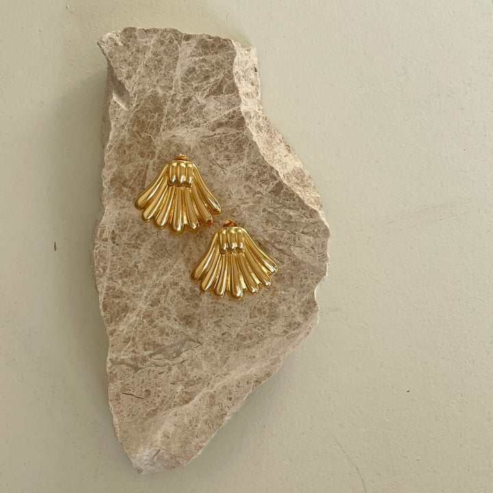 Shell-shaped statement earrings - 424107Y