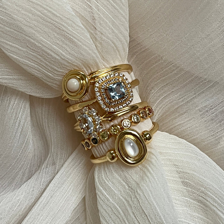 Classic ring with oval shaped pearl - 124145Y